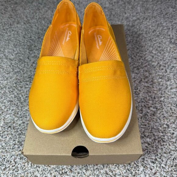 Clarks Cloudsteppers Unisex Yellow Slip-On Shoes Size 11 Casual - Picture 1 of 7